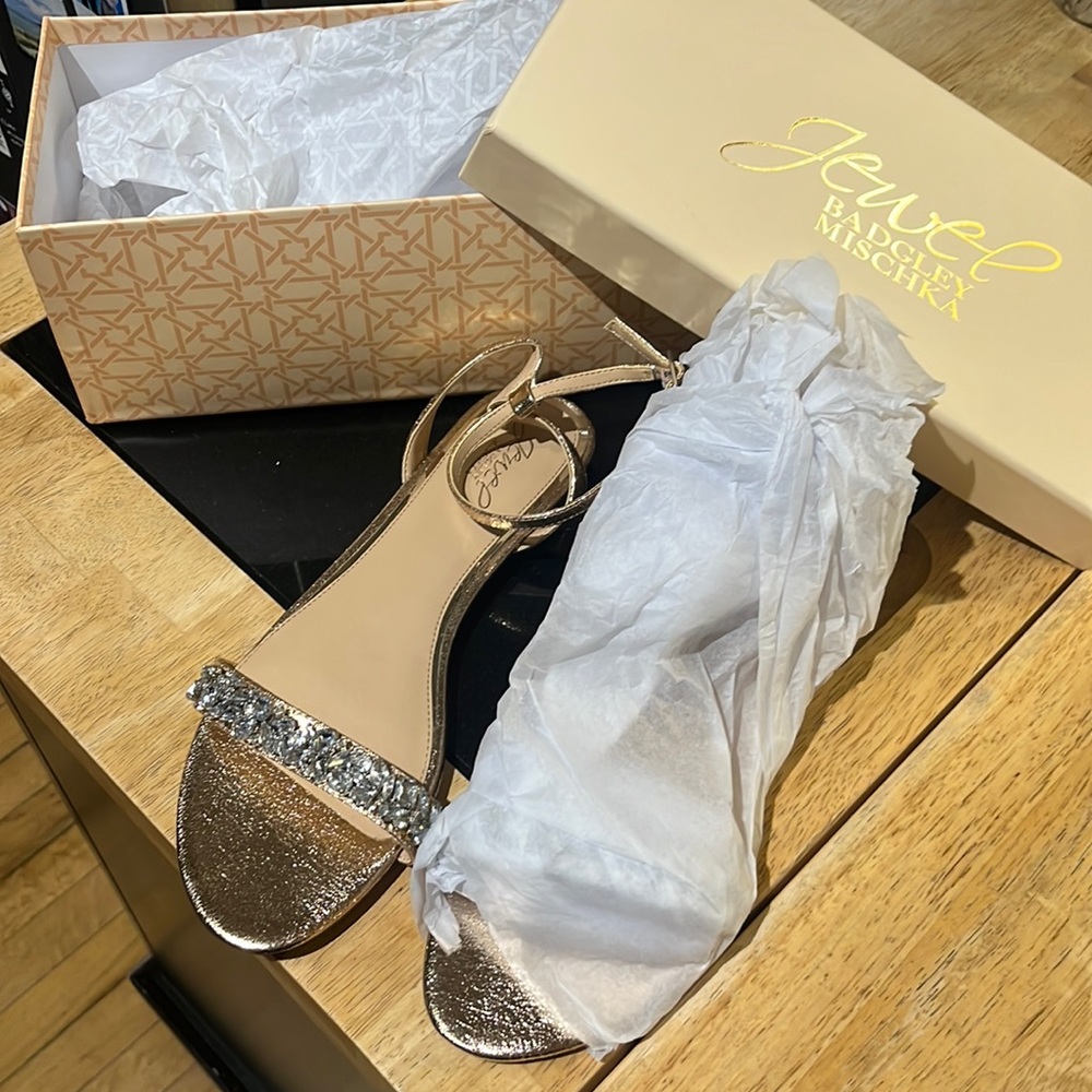 Rose Gold Size 10 Jewel Badgley Mischka Women’s Ohara Flat Evening Sandals
